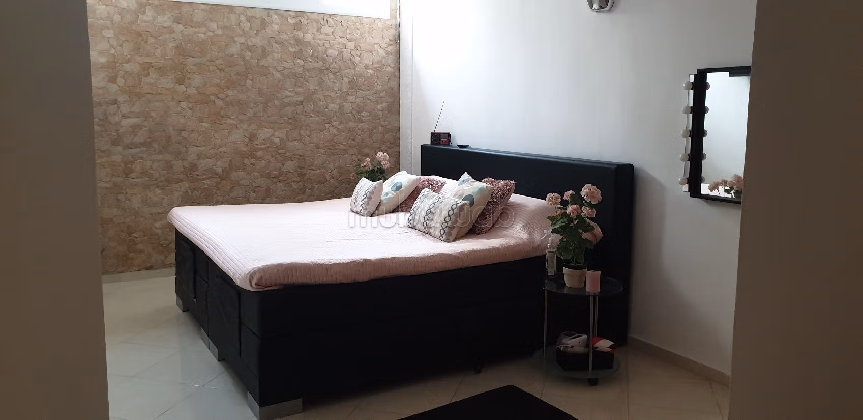 Appartement à l'achat à Al Karaouiyine. Superficie 238 m². Meublé. 