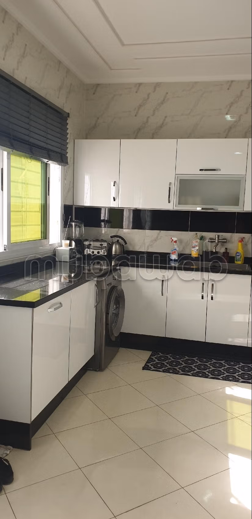 Appartement à l'achat à Al Karaouiyine. Superficie 238 m². Meublé. 