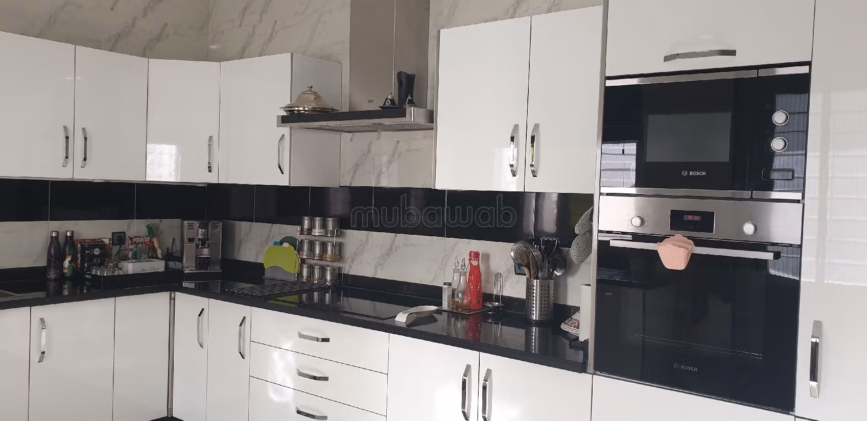 Appartement à l'achat à Al Karaouiyine. Superficie 238 m². Meublé. 