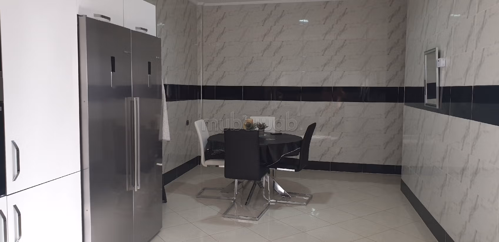 Appartement à l'achat à Al Karaouiyine. Superficie 238 m². Meublé. 