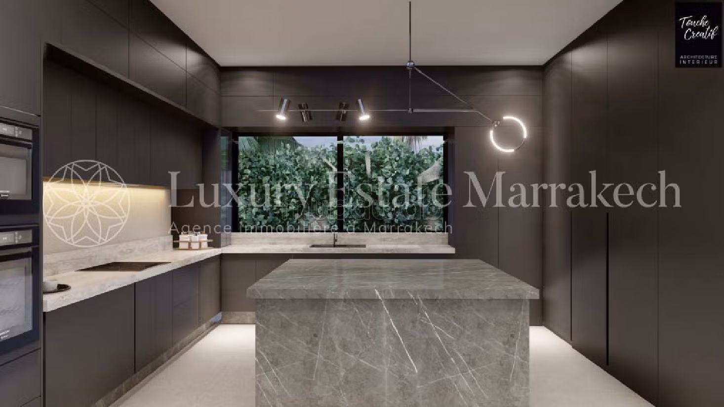 فيلا فخمة للبيع بطريق اوريكا. 4 غرف. منظر استثنائي للجبال ، نوافذ زجاجية مزدوجة. 