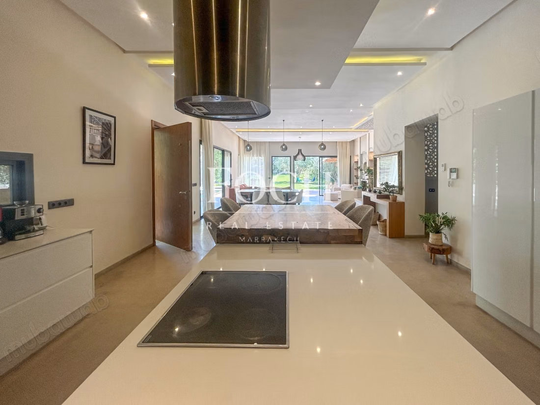 Moderne sur Golf, piscine chauffée, jacuzzi, hammam, cinéma