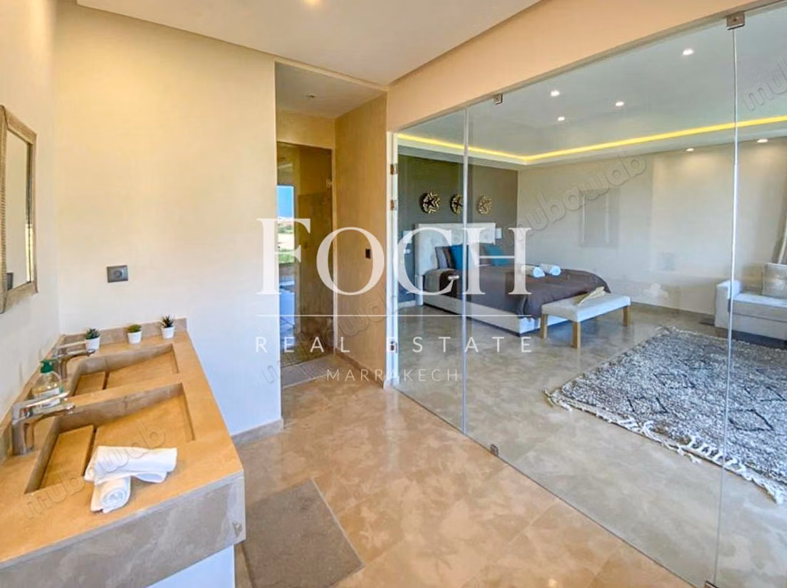 Moderne sur Golf, piscine chauffée, jacuzzi, hammam, cinéma