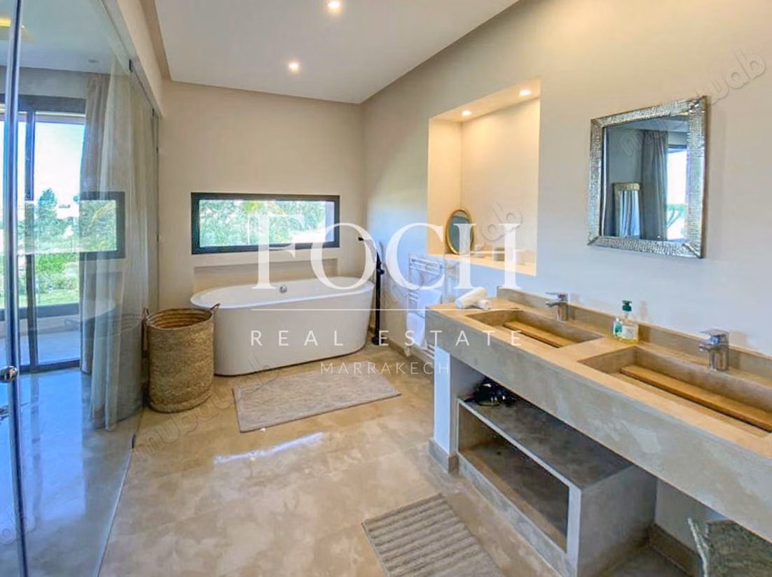 Moderne sur Golf, piscine chauffée, jacuzzi, hammam, cinéma