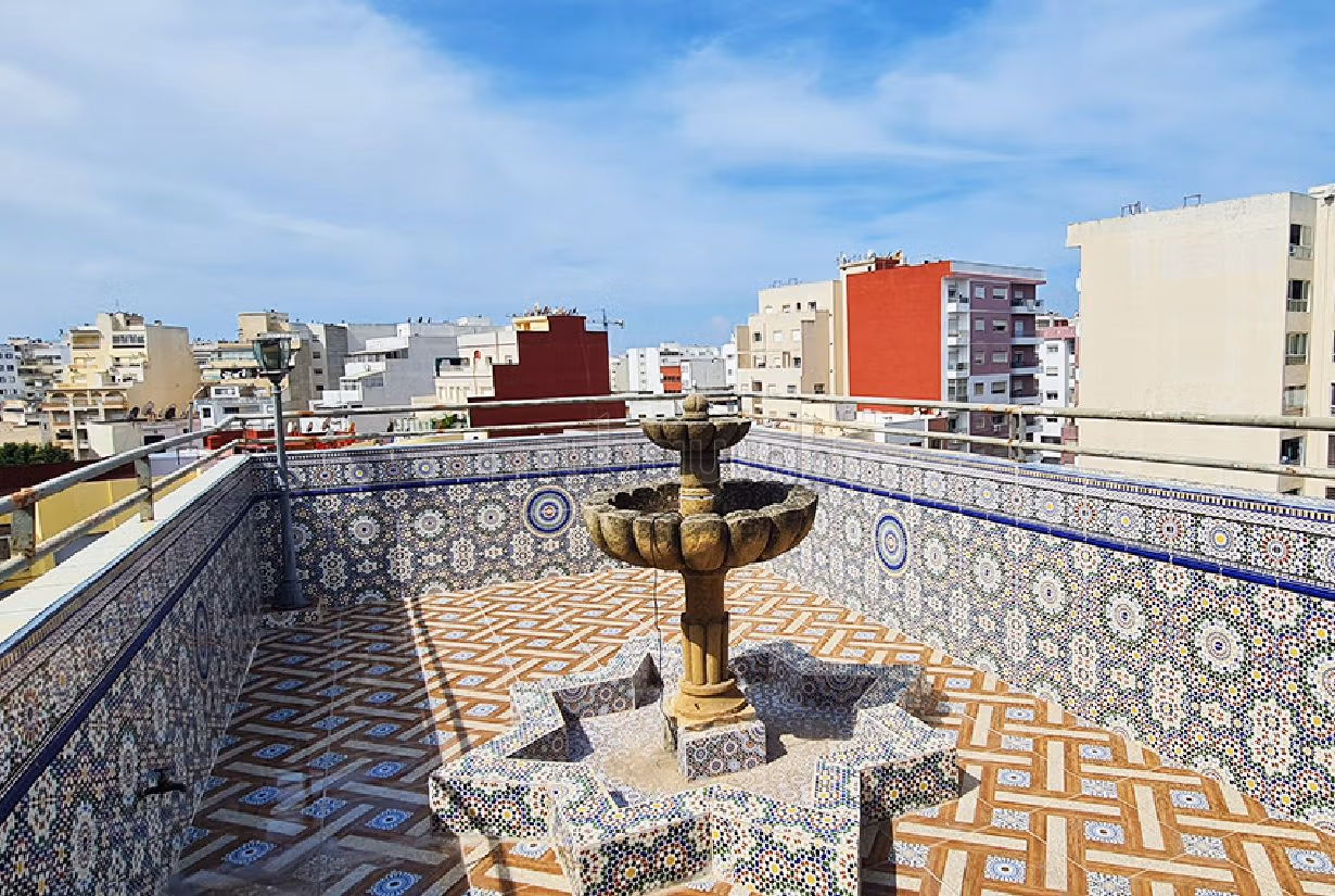 Beautiful apartment for sale in Centre. 5 large living areas. Satellite dish, secured residence. 