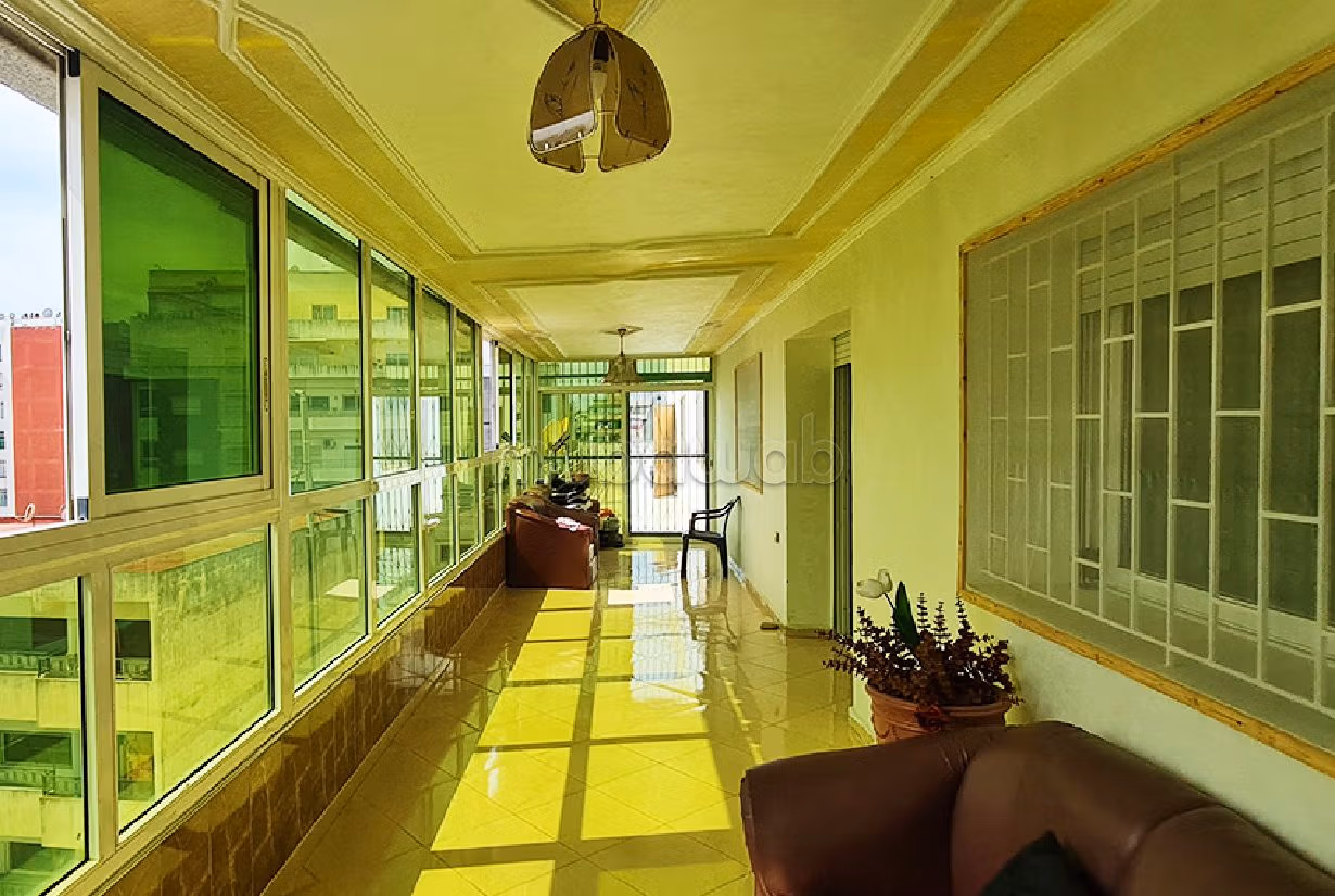 Beautiful apartment for sale in Centre. 5 large living areas. Satellite dish, secured residence. 