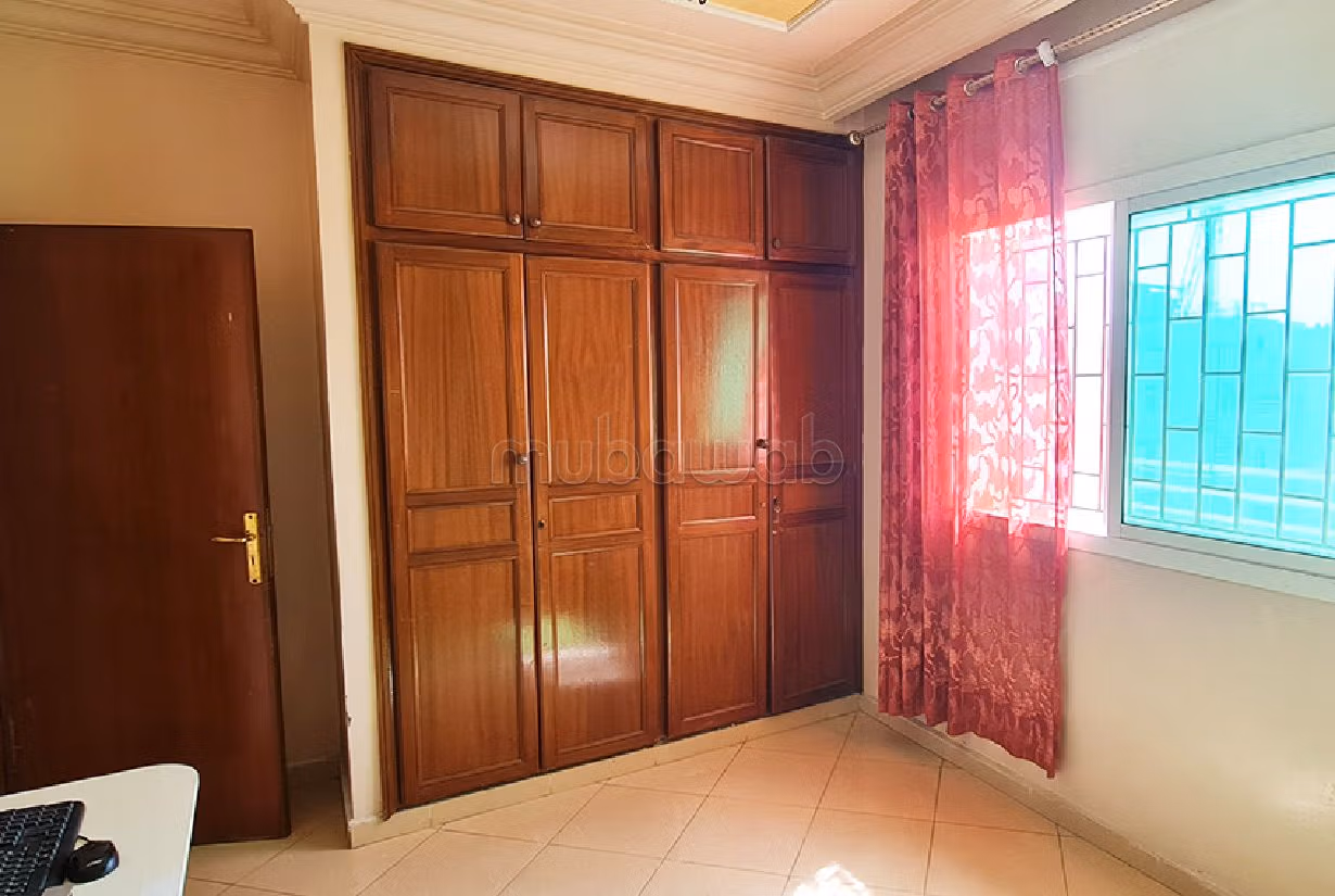 Beautiful apartment for sale in Centre. 5 large living areas. Satellite dish, secured residence. 