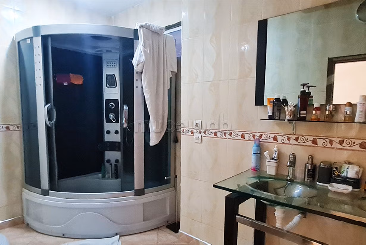 Beautiful apartment for sale in Centre. 5 large living areas. Satellite dish, secured residence. 