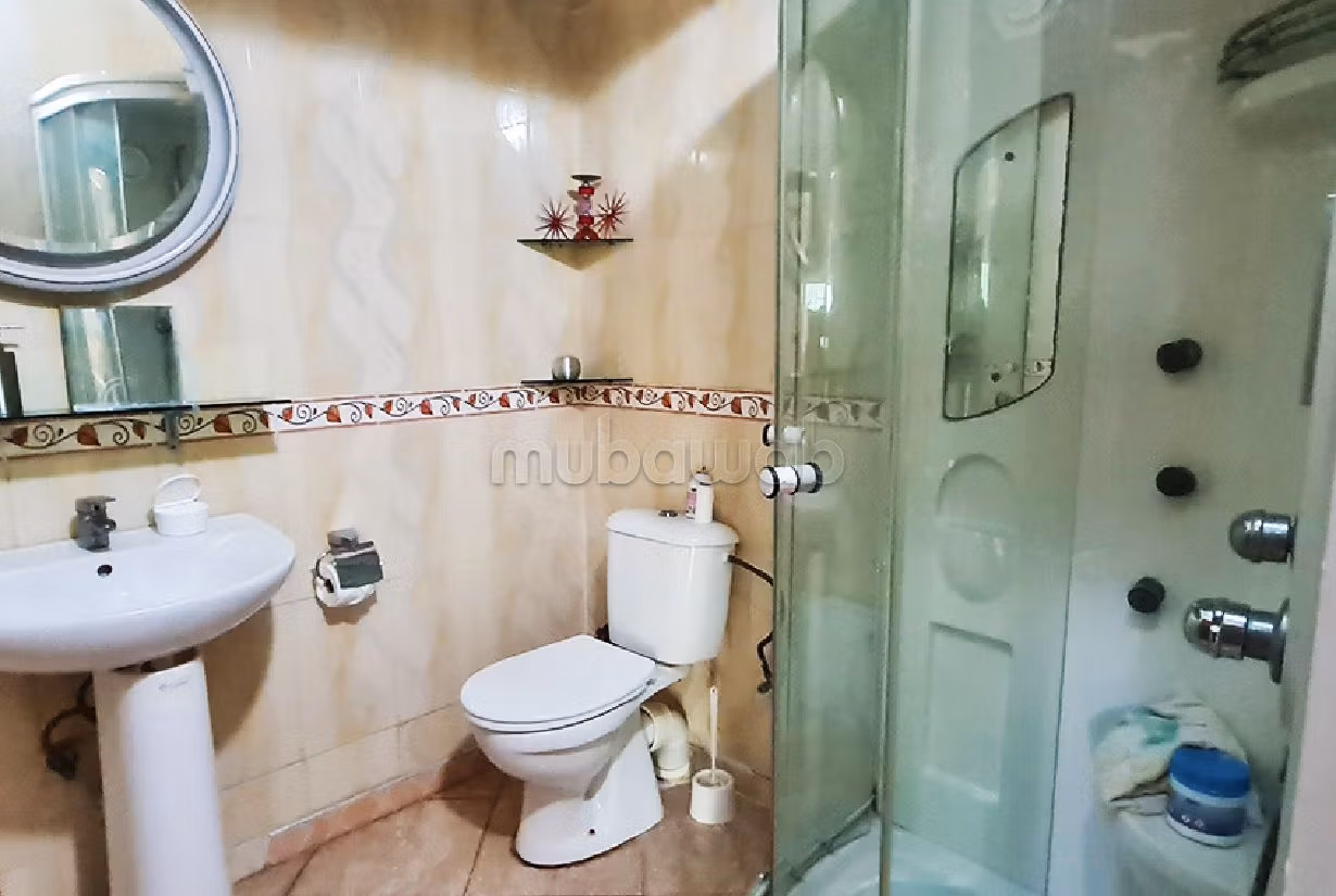 Beautiful apartment for sale in Centre. 5 large living areas. Satellite dish, secured residence. 