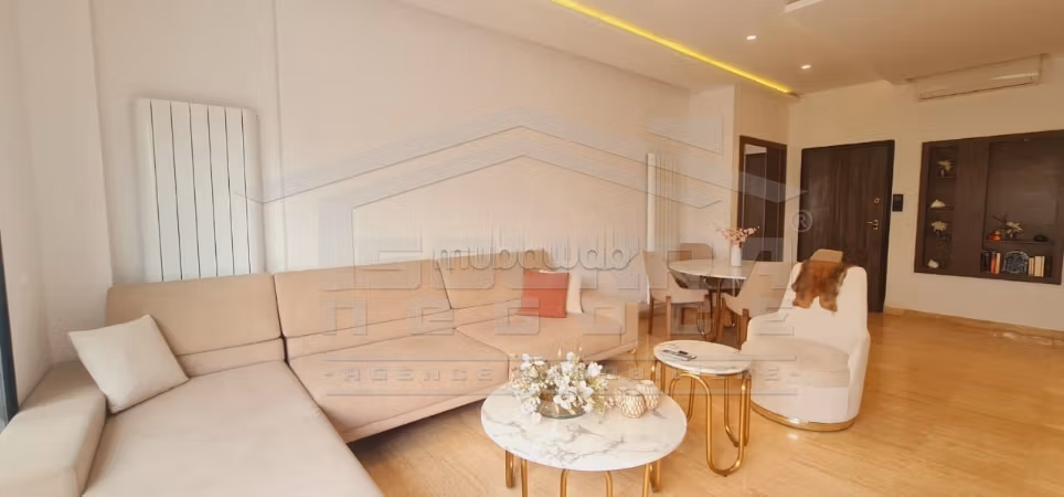 Bellissimo appartamento in affitto a Chotrana 3. 2 locali. Porta blindata e finestre con doppi vetri. 