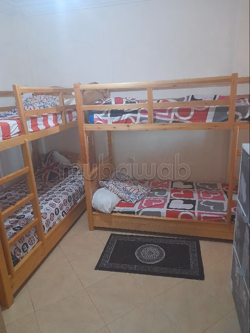 شقة للبيع ب حي دالية. المساحة الكلية 90 م². إقامة بالبواب ، ومكيف هوائي