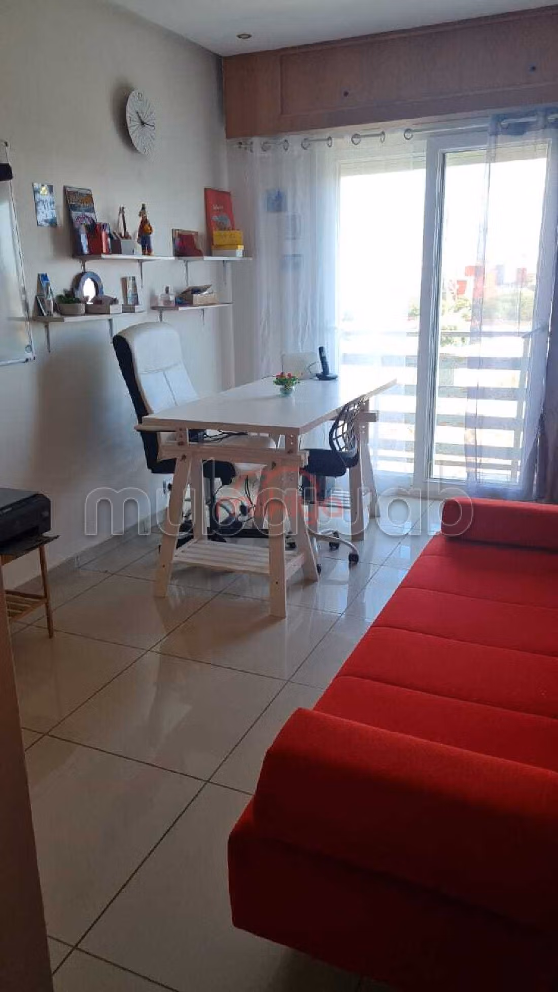 بيع شقة ب الميناء. 2 غرف. أماكن لوقوف السيارات وحديقة جميلة