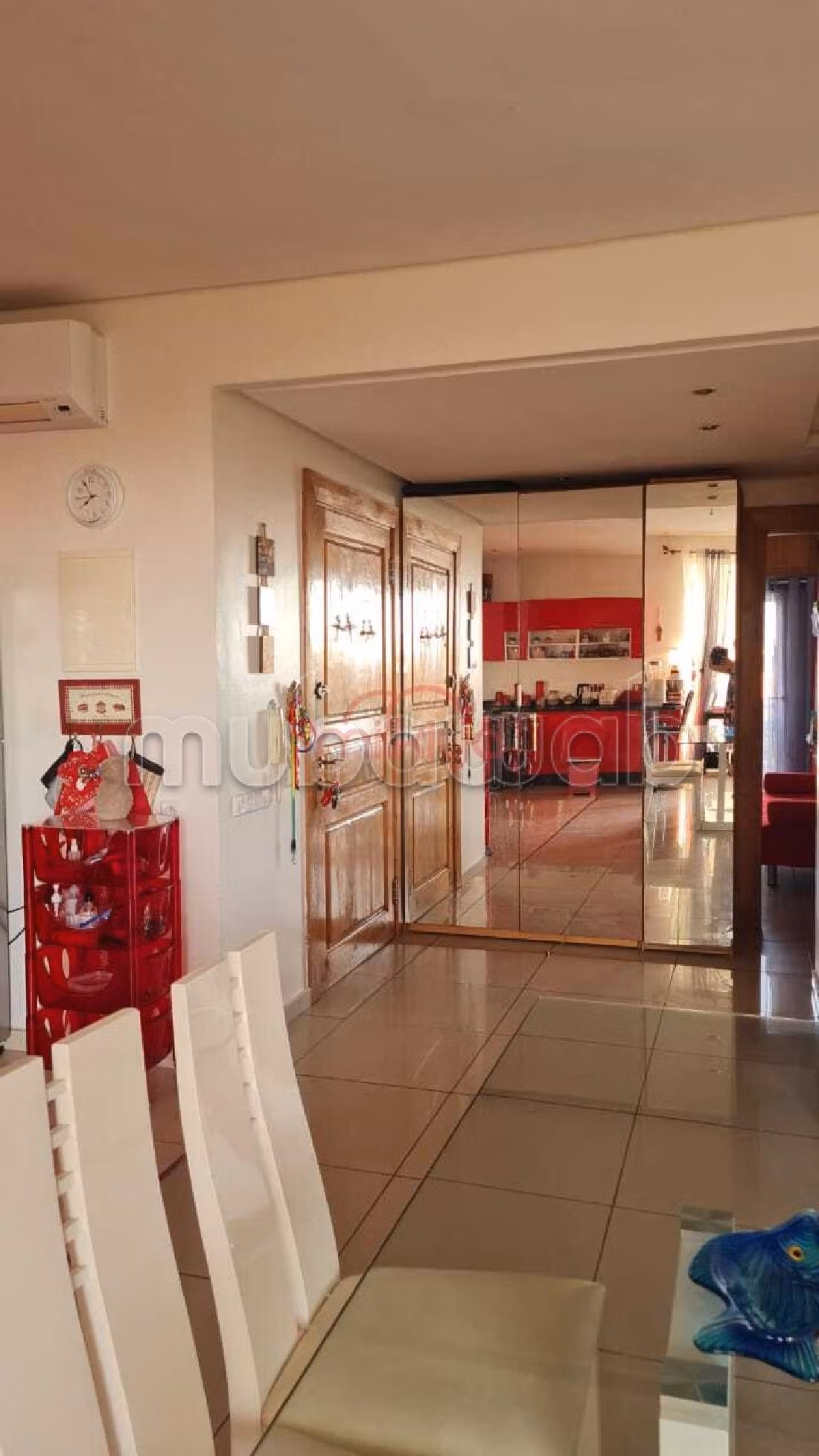 بيع شقة ب الميناء. 2 غرف. أماكن لوقوف السيارات وحديقة جميلة