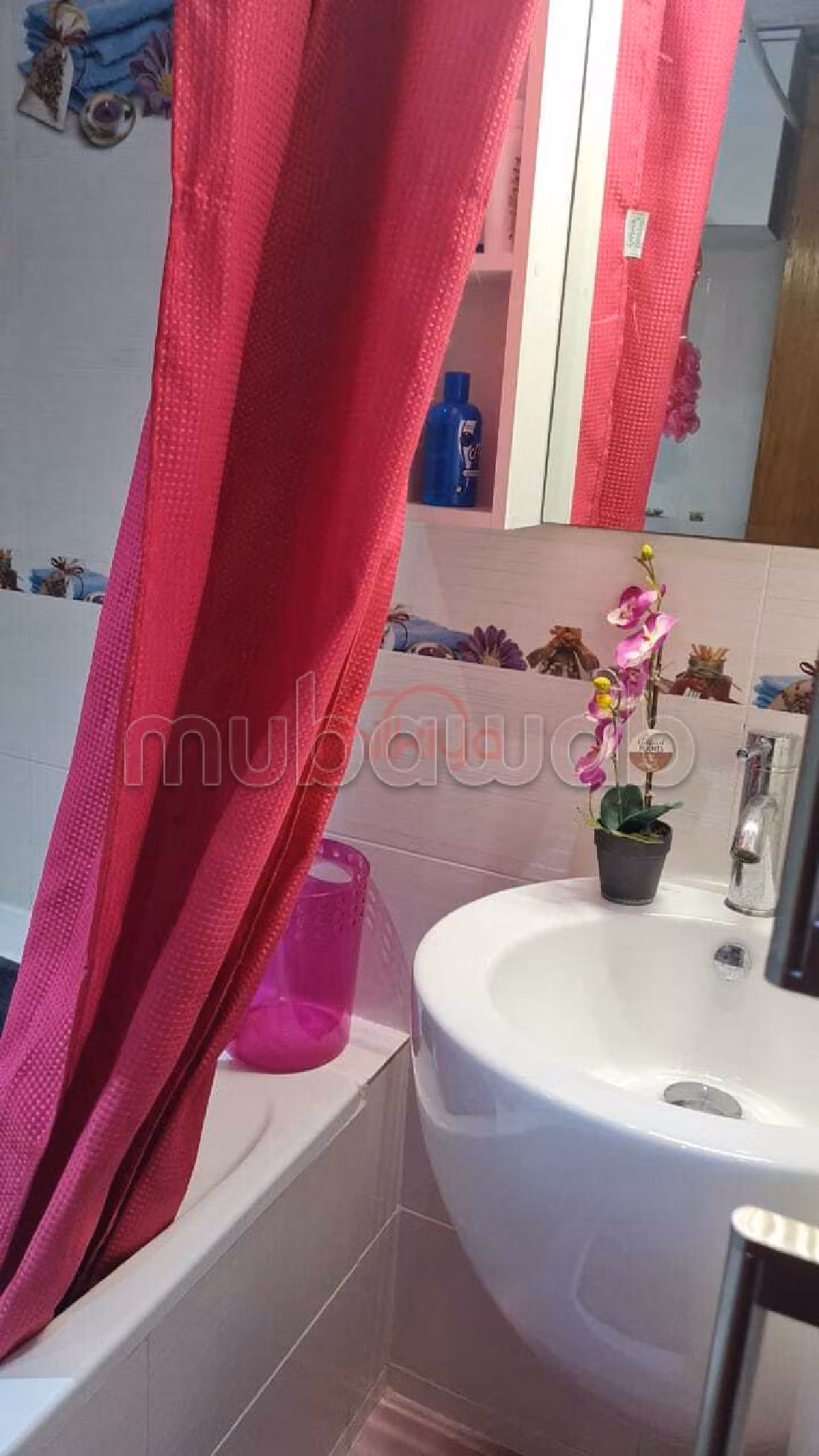 بيع شقة ب الميناء. 2 غرف. أماكن لوقوف السيارات وحديقة جميلة