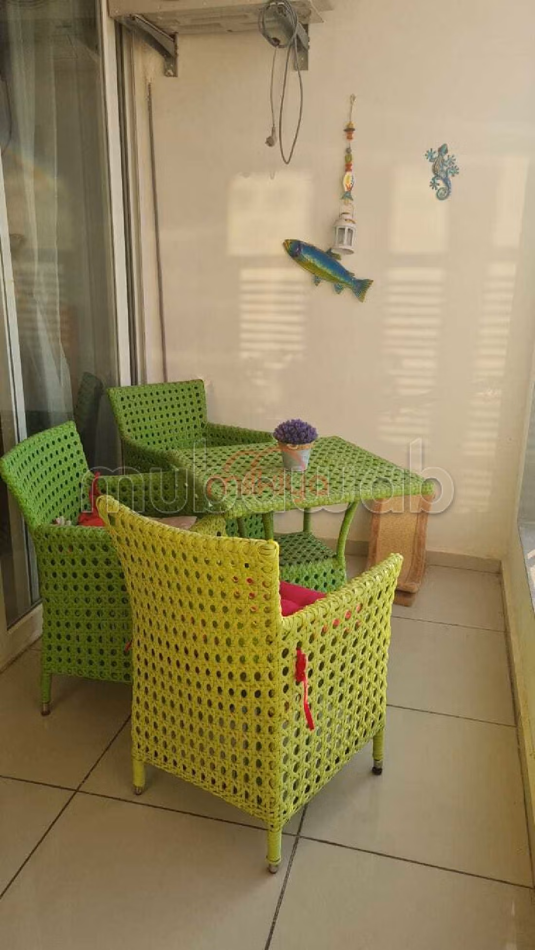 بيع شقة ب الميناء. 2 غرف. أماكن لوقوف السيارات وحديقة جميلة