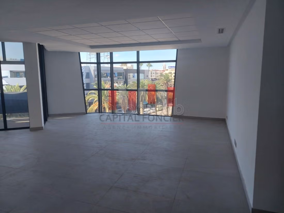 Offices for rent in Maârif. Large area 130 m²