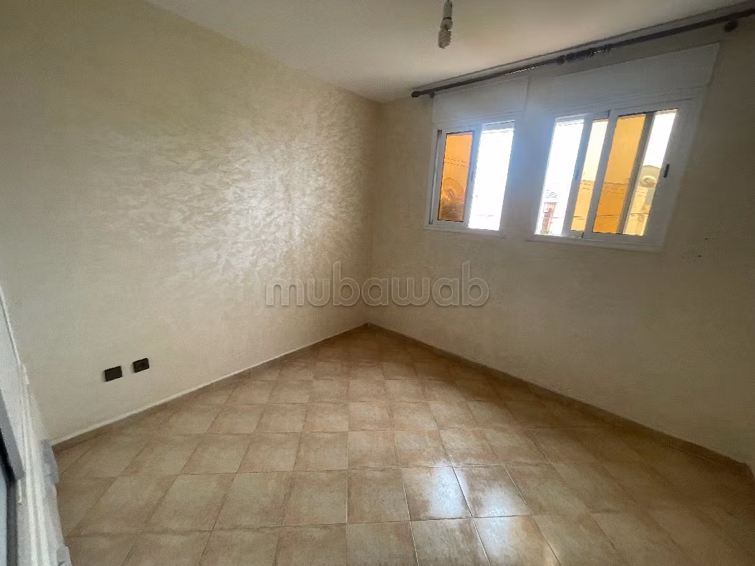 Bellissima casa in vendita a Charaf. Superficie di 140 m². Giardino e terrazzo. 