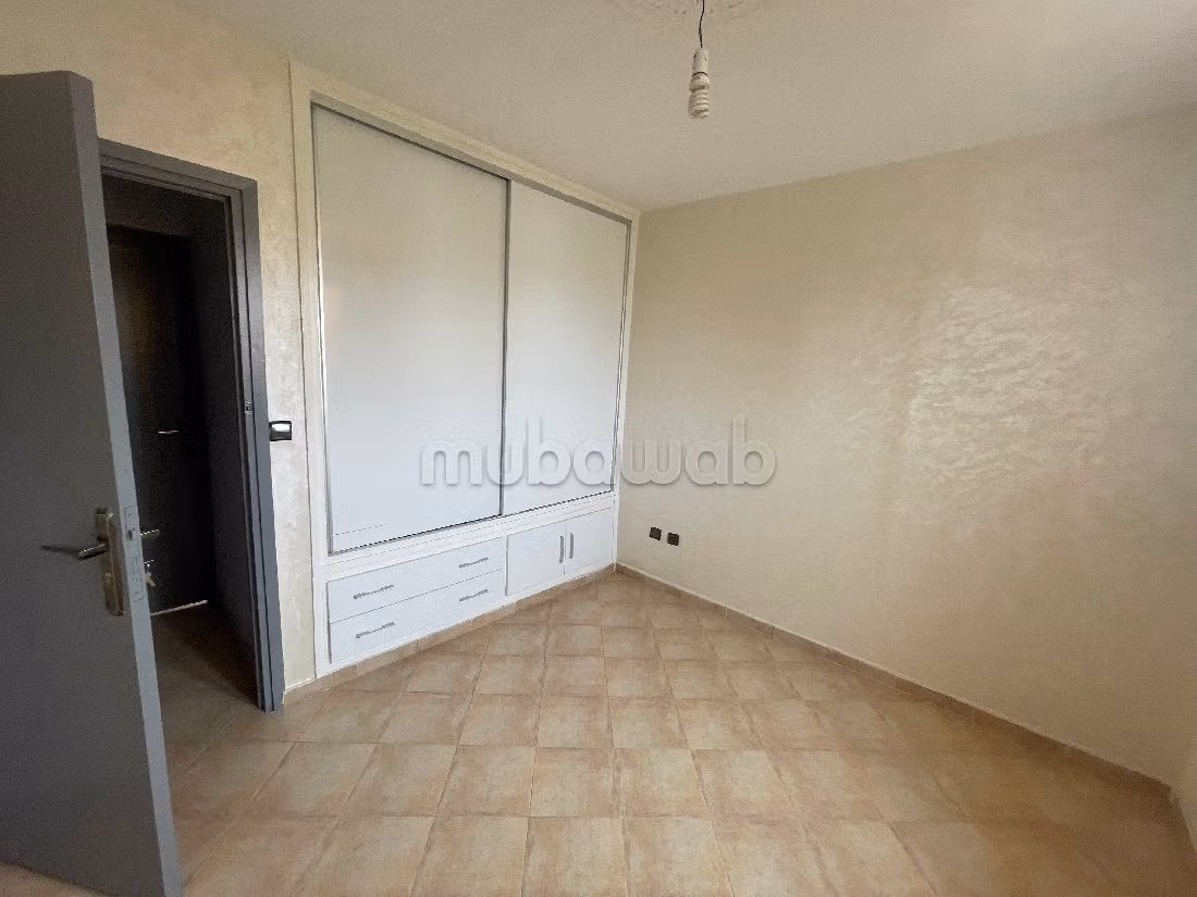 Bellissima casa in vendita a Charaf. Superficie di 140 m². Giardino e terrazzo. 