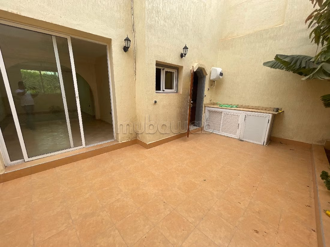 Bellissima casa in vendita a Charaf. Superficie di 140 m². Giardino e terrazzo. 