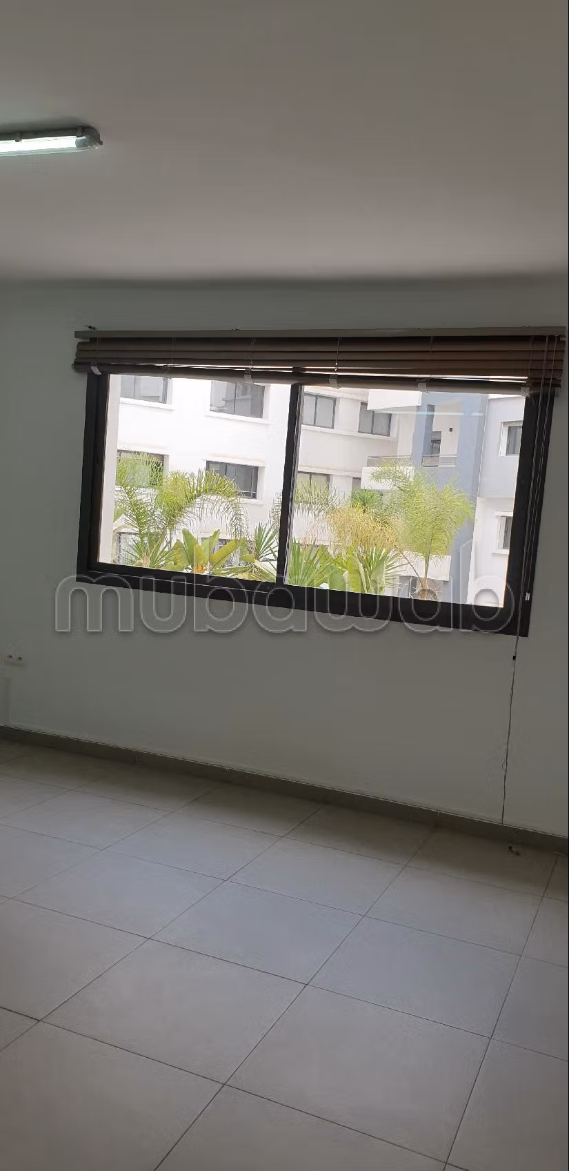 Kantoorruimte te huur in Zone Industrielle Agadir. Totale oppervlakte 75 m². Dubbel glas en extra beveiligde deur