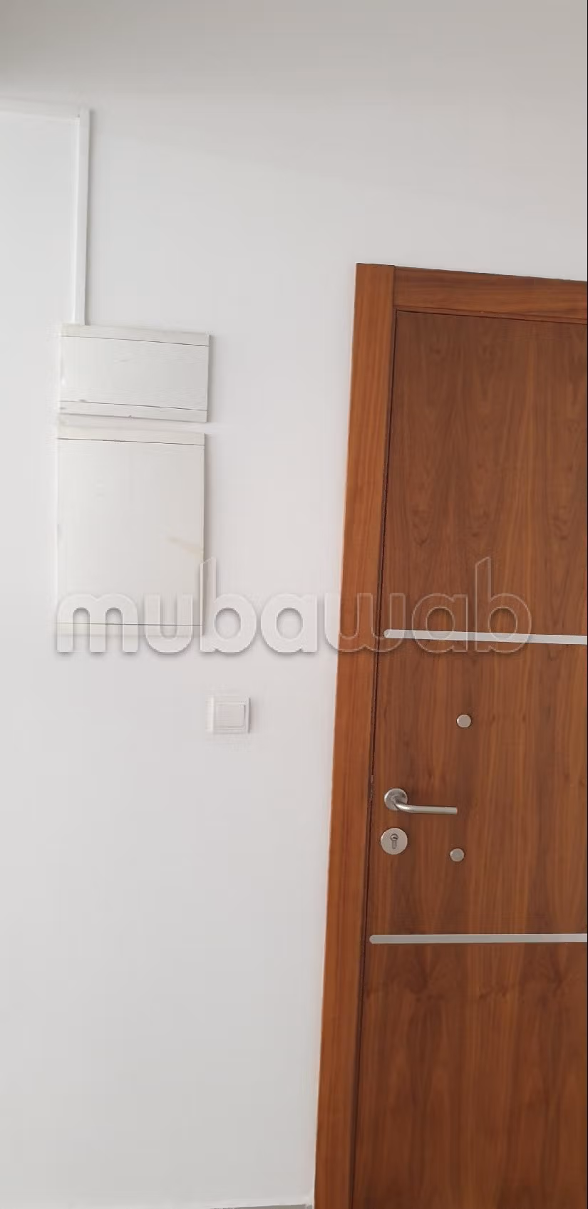 Kantoorruimte te huur in Zone Industrielle Agadir. Totale oppervlakte 75 m². Dubbel glas en extra beveiligde deur