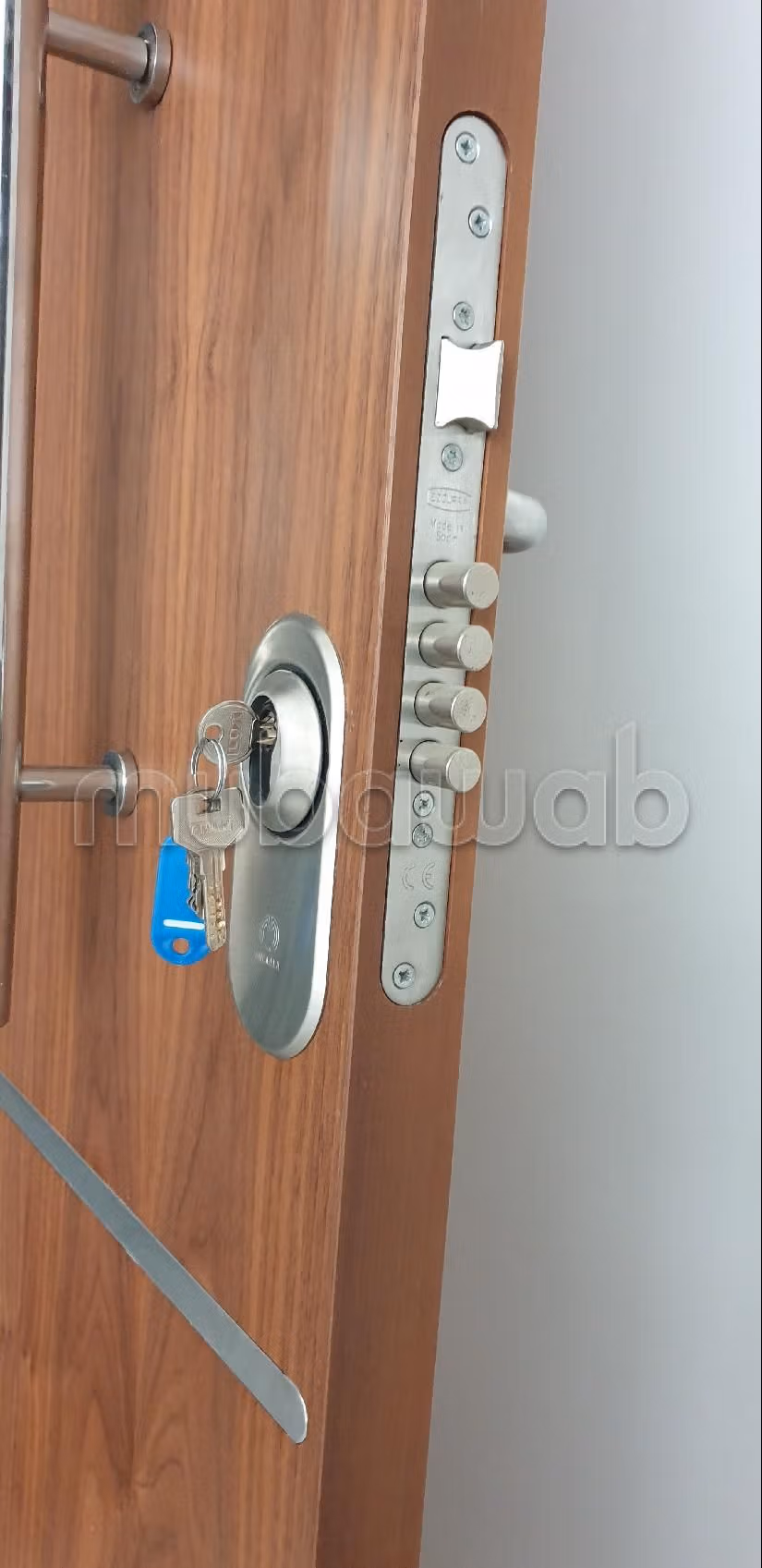 Kantoorruimte te huur in Zone Industrielle Agadir. Totale oppervlakte 75 m². Dubbel glas en extra beveiligde deur