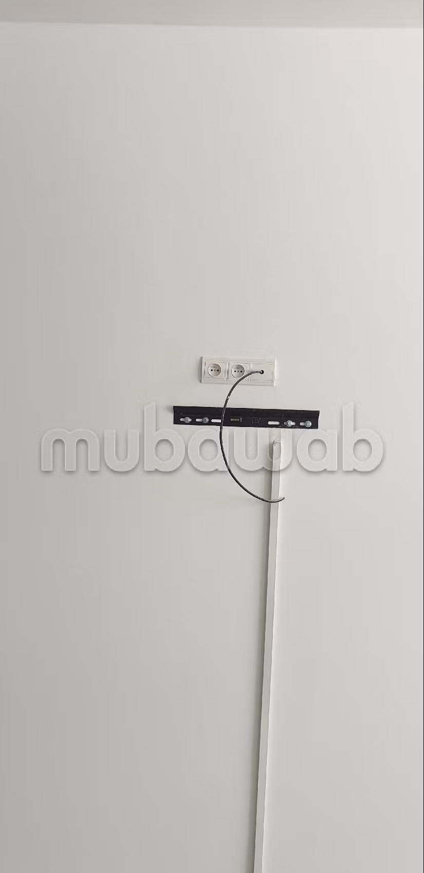 Kantoorruimte te huur in Zone Industrielle Agadir. Totale oppervlakte 75 m². Dubbel glas en extra beveiligde deur