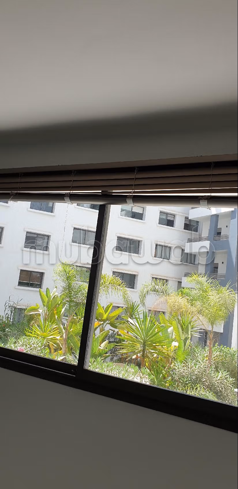 Kantoorruimte te huur in Zone Industrielle Agadir. Totale oppervlakte 75 m². Dubbel glas en extra beveiligde deur