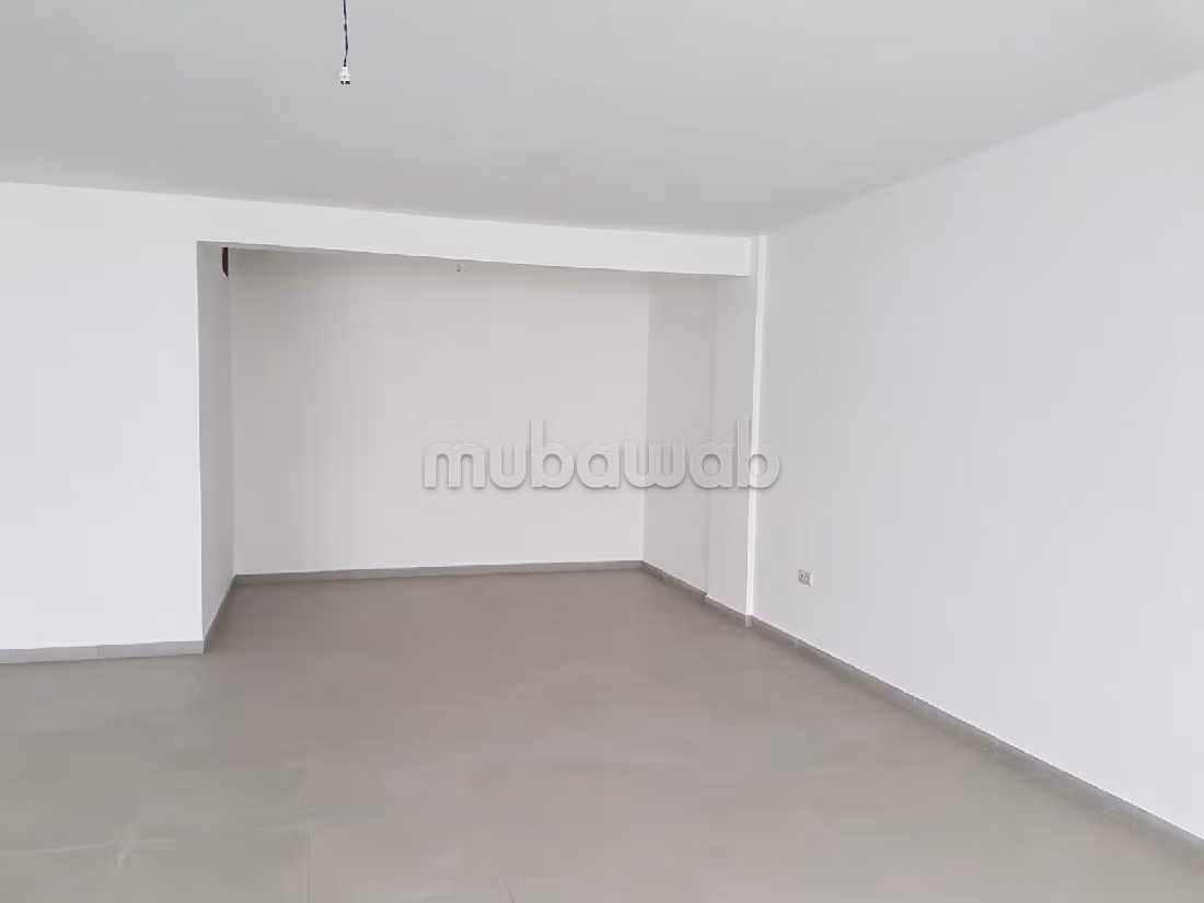 Kantoorruimte te huur in Zone Industrielle Agadir. Totale oppervlakte 75 m². Dubbel glas en extra beveiligde deur