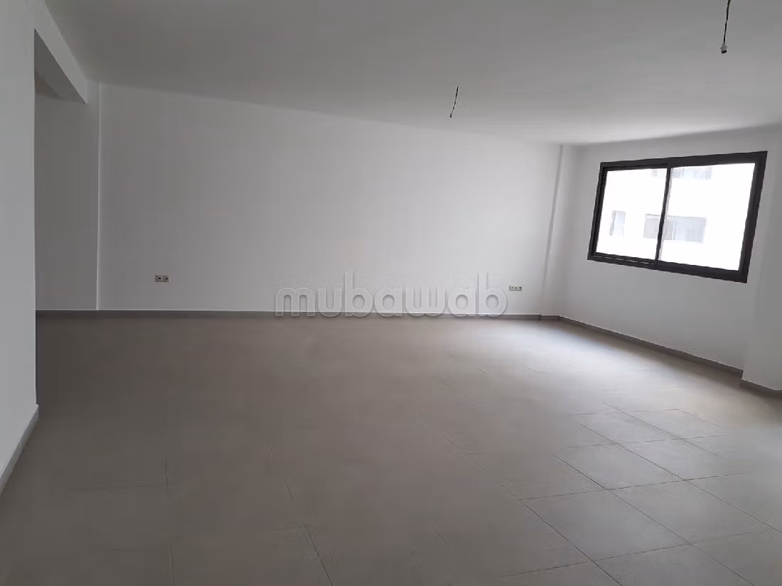 Kantoorruimte te huur in Zone Industrielle Agadir. Totale oppervlakte 75 m². Dubbel glas en extra beveiligde deur