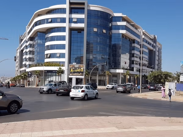 Oficinas en alquiler en Zone Industrielle Agadir. Superficie 75 m². Jardineras, con ascensor
