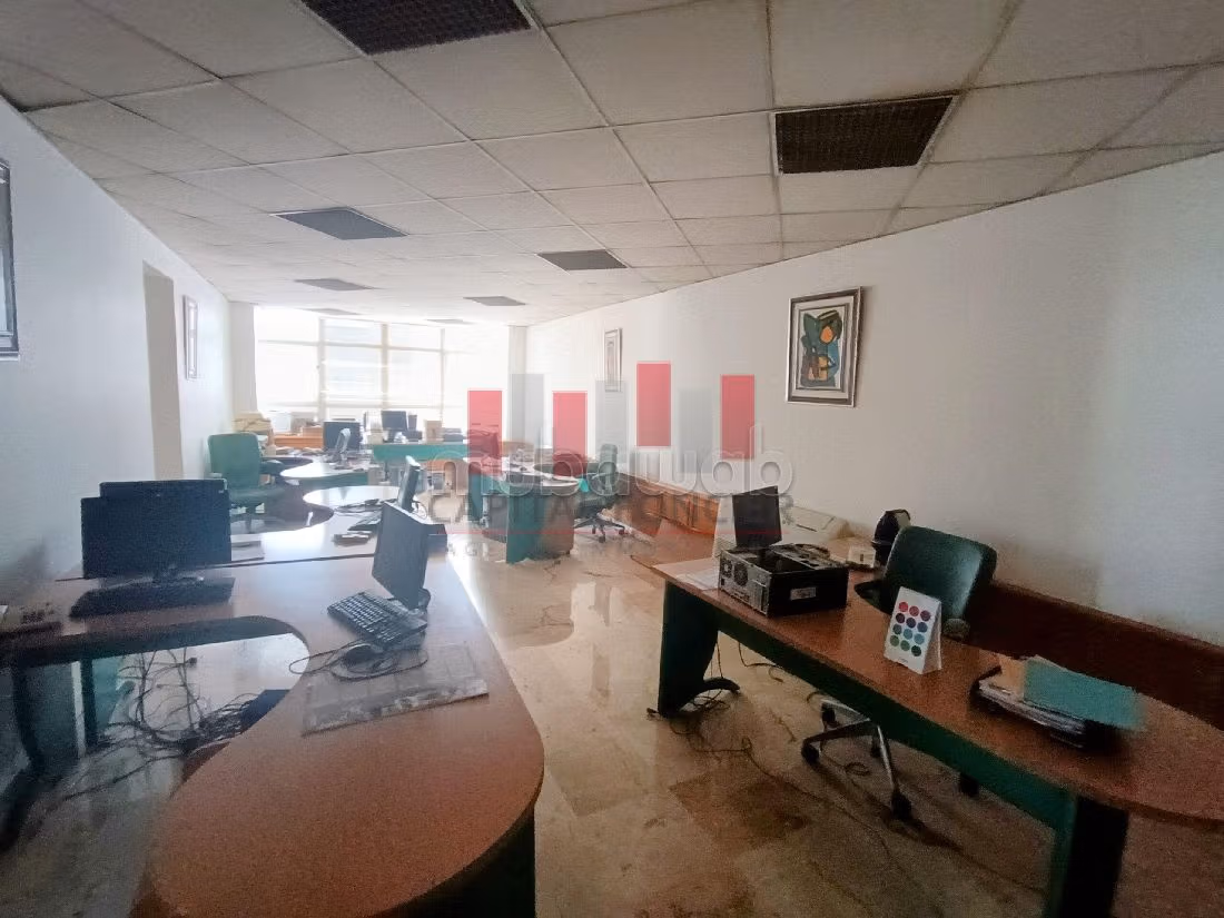 Ufficio in affitto. Superficie di 255 m²