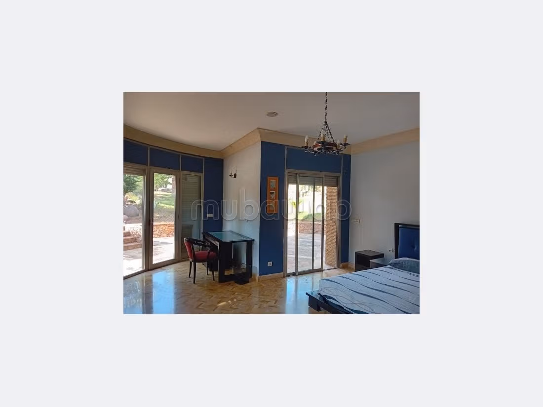 High quality villa rental in Californie. 6 large rooms. Large swimming pool, General air conditioning