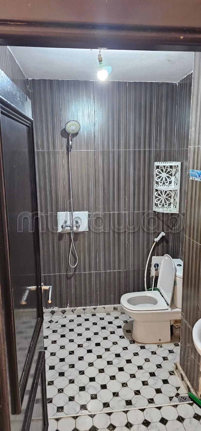 Appartements à louer à Borj. 1 Pièce. Système de parabole et résidence sécurisée. 
