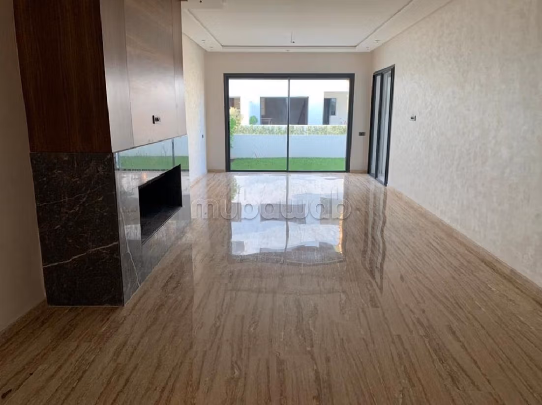 Vendita di un bell'appartamento a Nassim 2. Superficie totale 214 m². Camino e aria condizionata. 