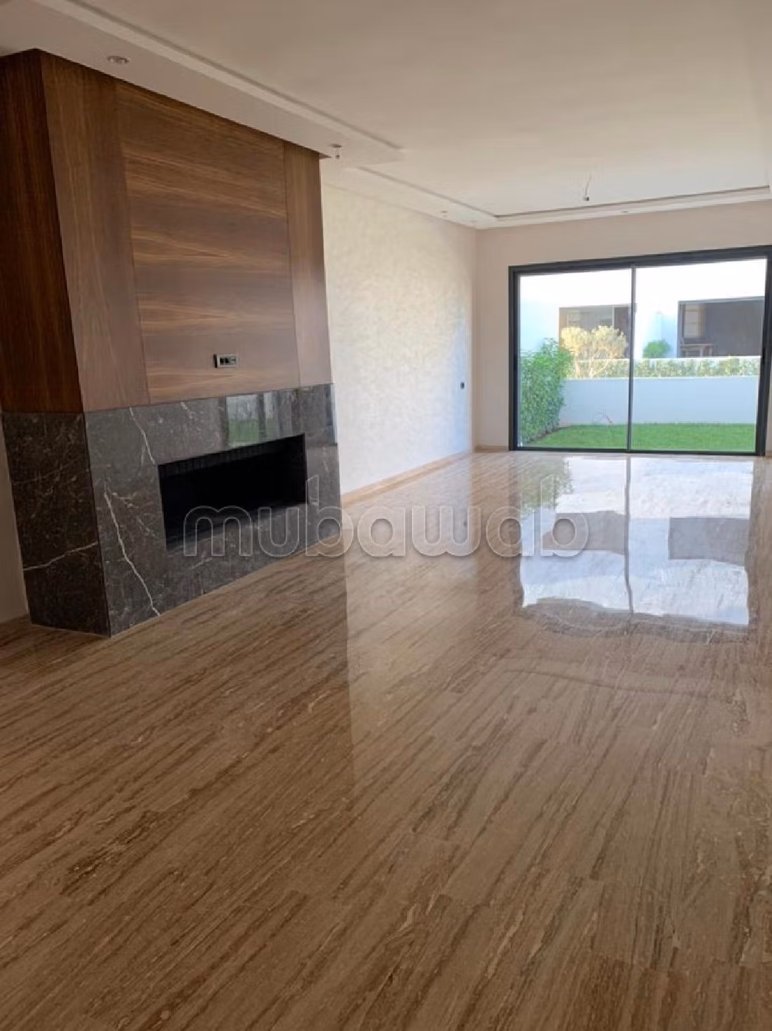 Vendita di un bell'appartamento a Nassim 2. Superficie totale 214 m². Camino e aria condizionata. 