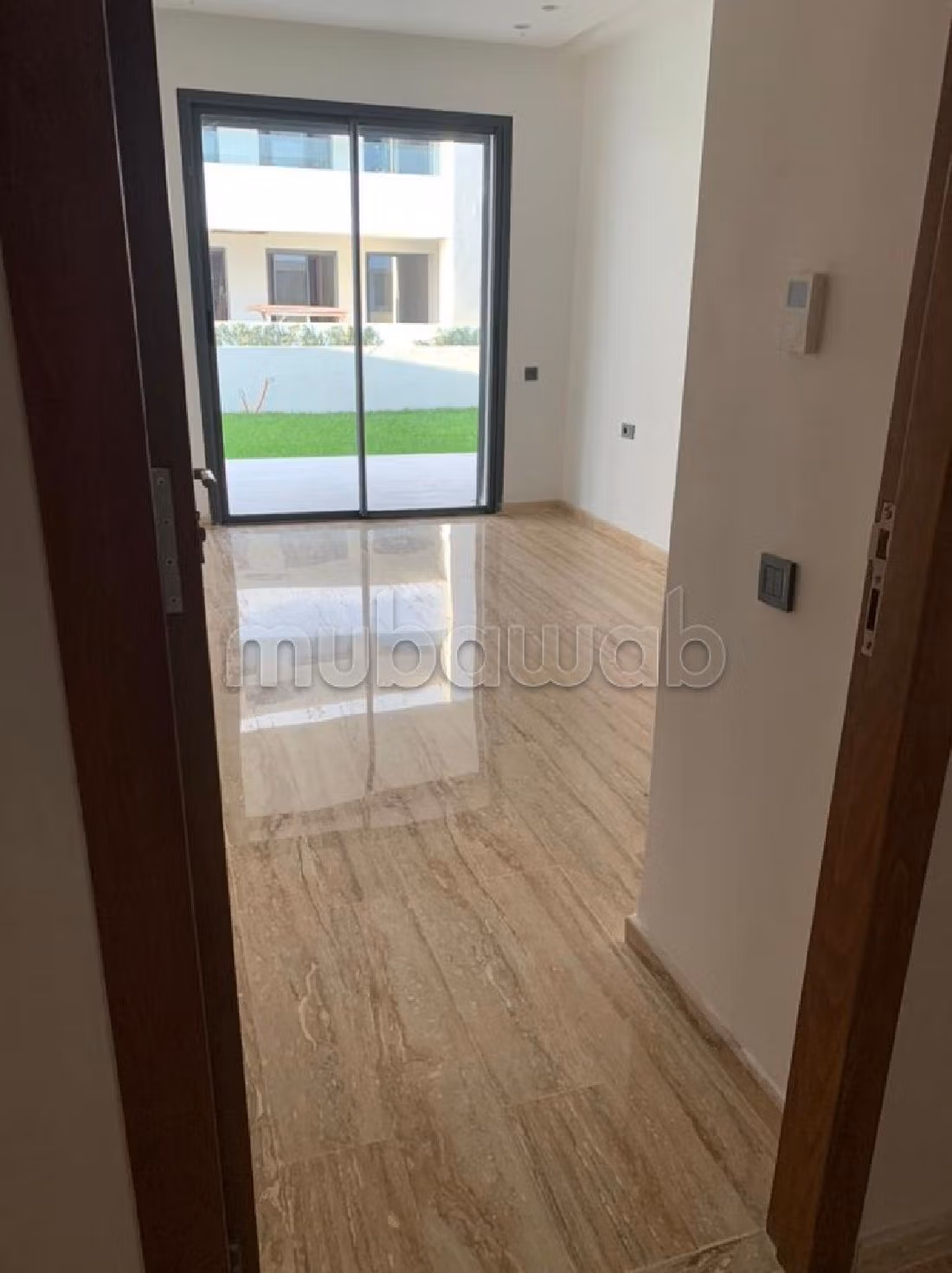 Vendita di un bell'appartamento a Nassim 2. Superficie totale 214 m². Camino e aria condizionata. 