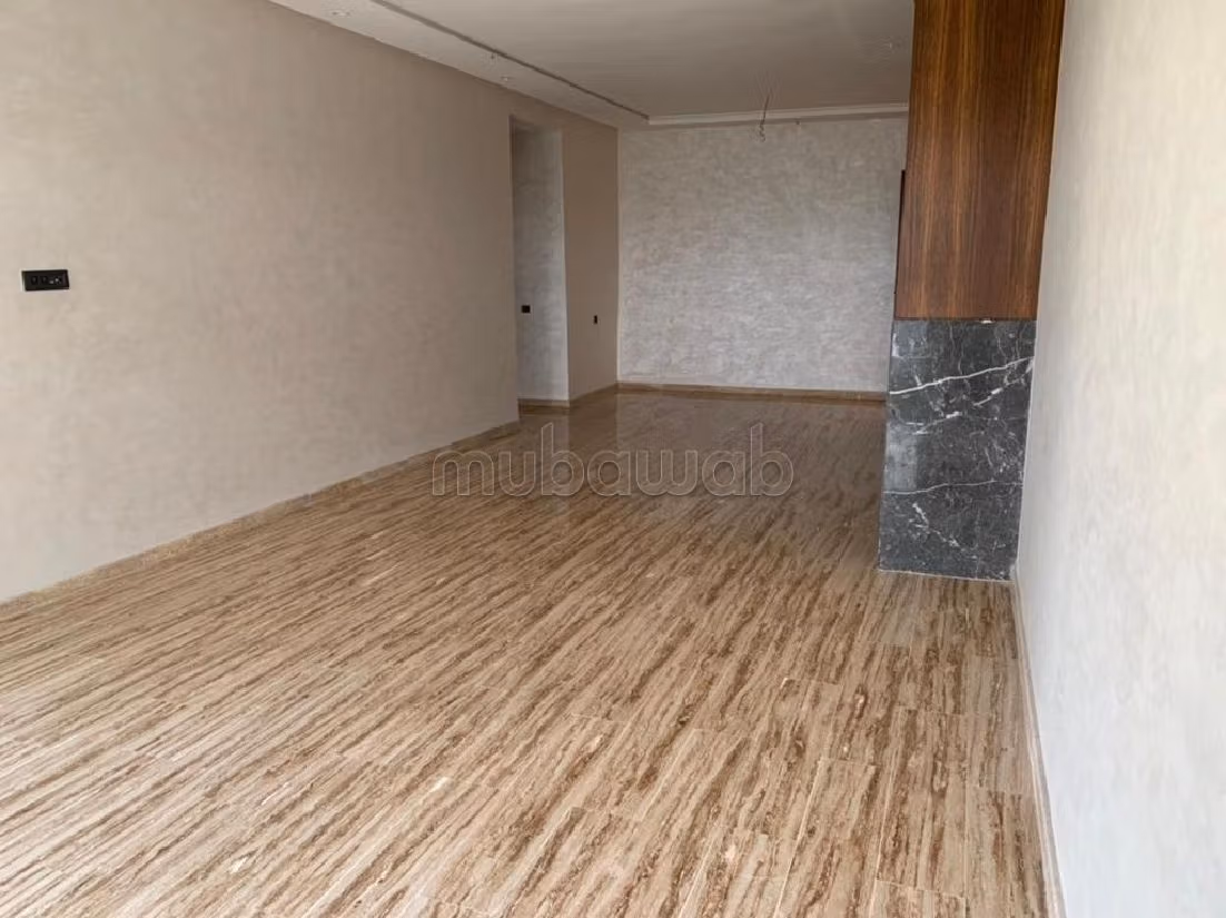 Vendita di un bell'appartamento a Nassim 2. Superficie totale 214 m². Camino e aria condizionata. 