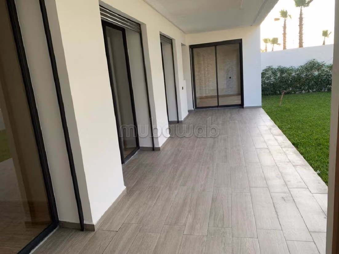 Vendita di un bell'appartamento a Nassim 2. Superficie totale 214 m². Camino e aria condizionata. 