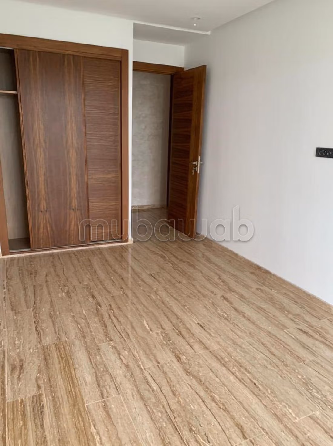 Vendita di un bell'appartamento a Nassim 2. Superficie totale 214 m². Camino e aria condizionata. 
