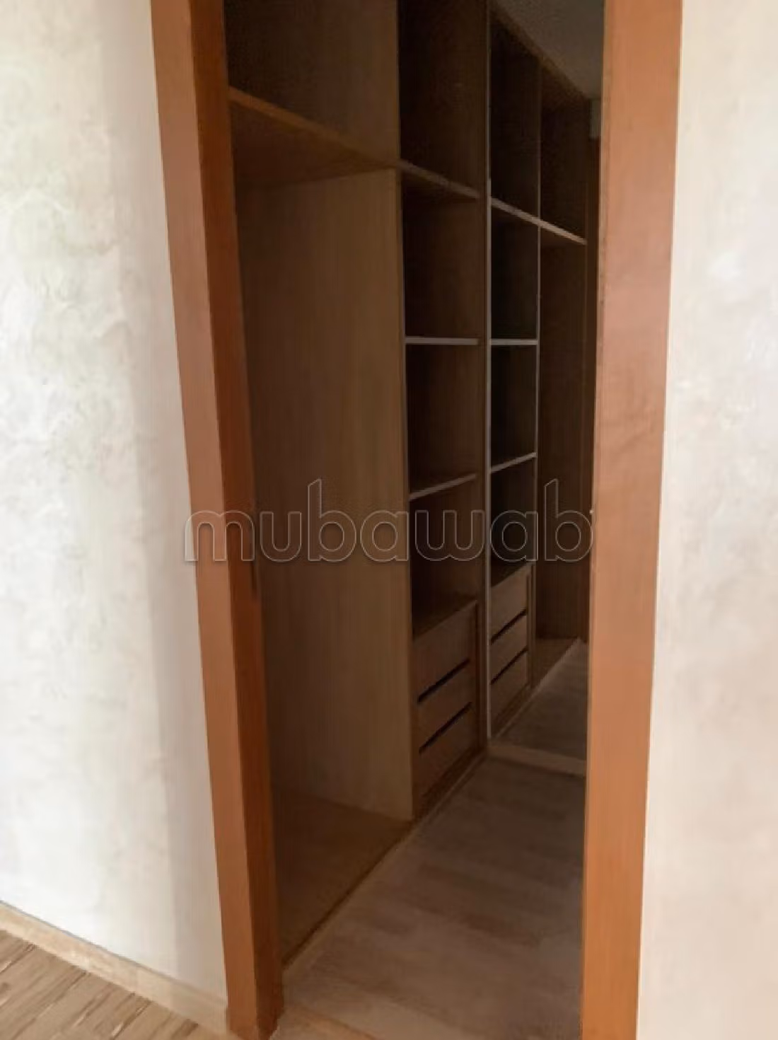 Vendita di un bell'appartamento a Nassim 2. Superficie totale 214 m². Camino e aria condizionata. 