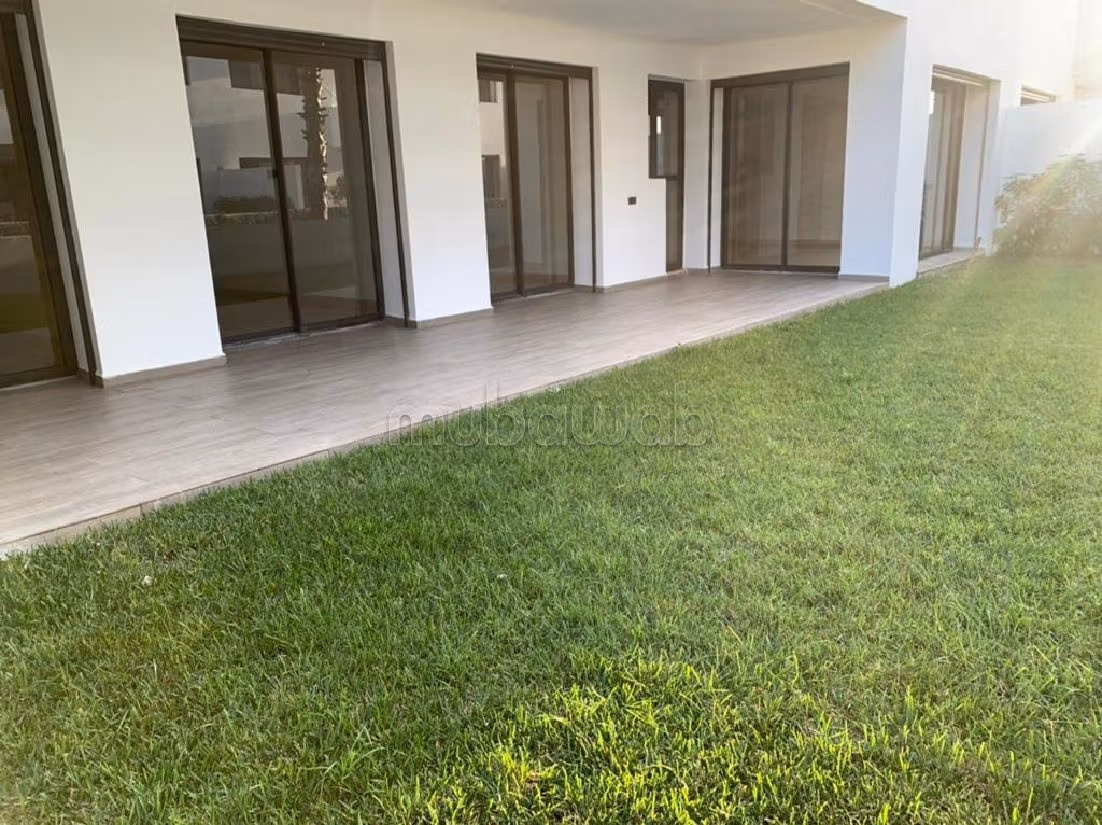 Vendita di un bell'appartamento a Nassim 2. Superficie totale 214 m². Camino e aria condizionata. 