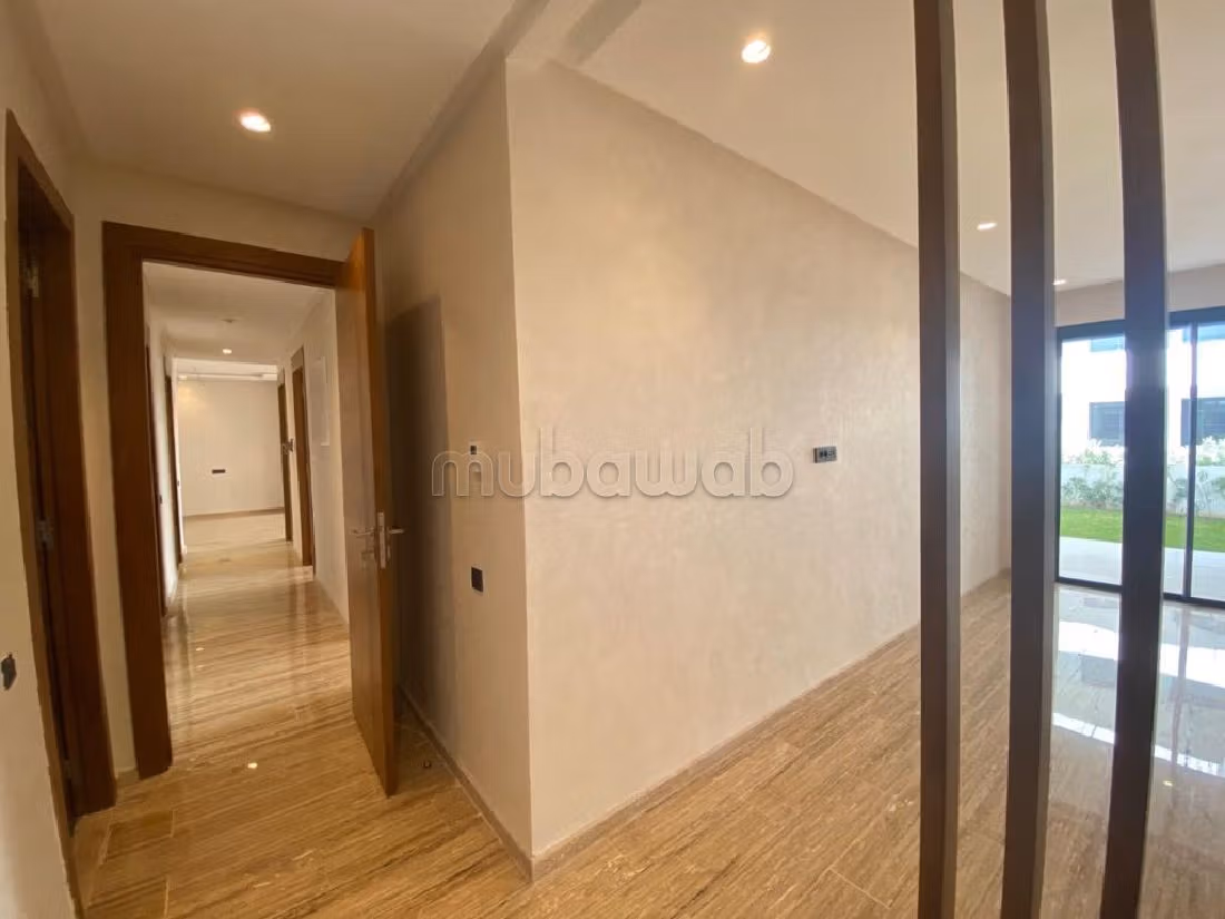 Vendita di un bell'appartamento a Nassim 2. Superficie totale 214 m². Camino e aria condizionata. 