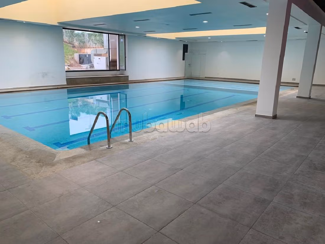 Vendita di un bell'appartamento a Nassim 2. Superficie totale 214 m². Camino e aria condizionata. 