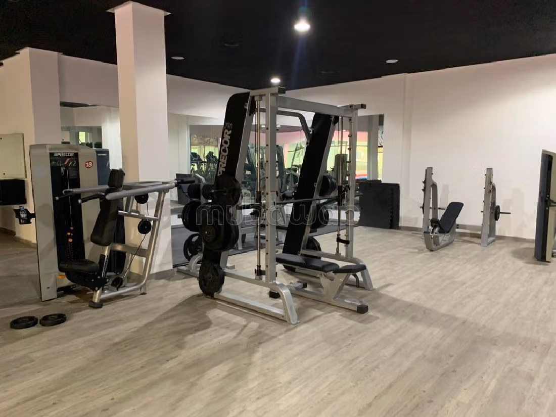 Vendita di un bell'appartamento a Nassim 2. Superficie totale 214 m². Camino e aria condizionata. 