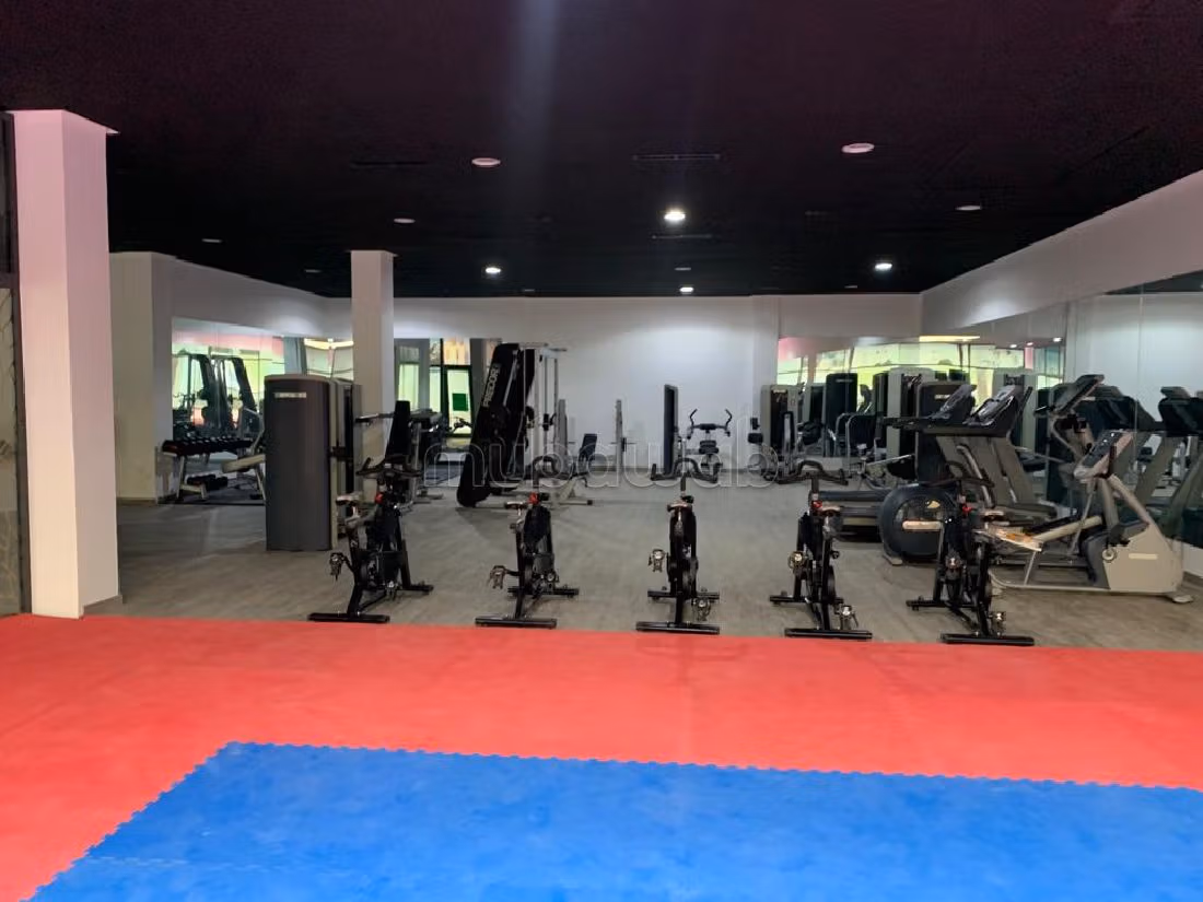 Vendita di un bell'appartamento a Nassim 2. Superficie totale 214 m². Camino e aria condizionata. 