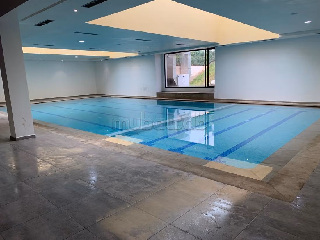 Vendita di un bell'appartamento a Nassim 2. Superficie totale 214 m². Camino e aria condizionata. 