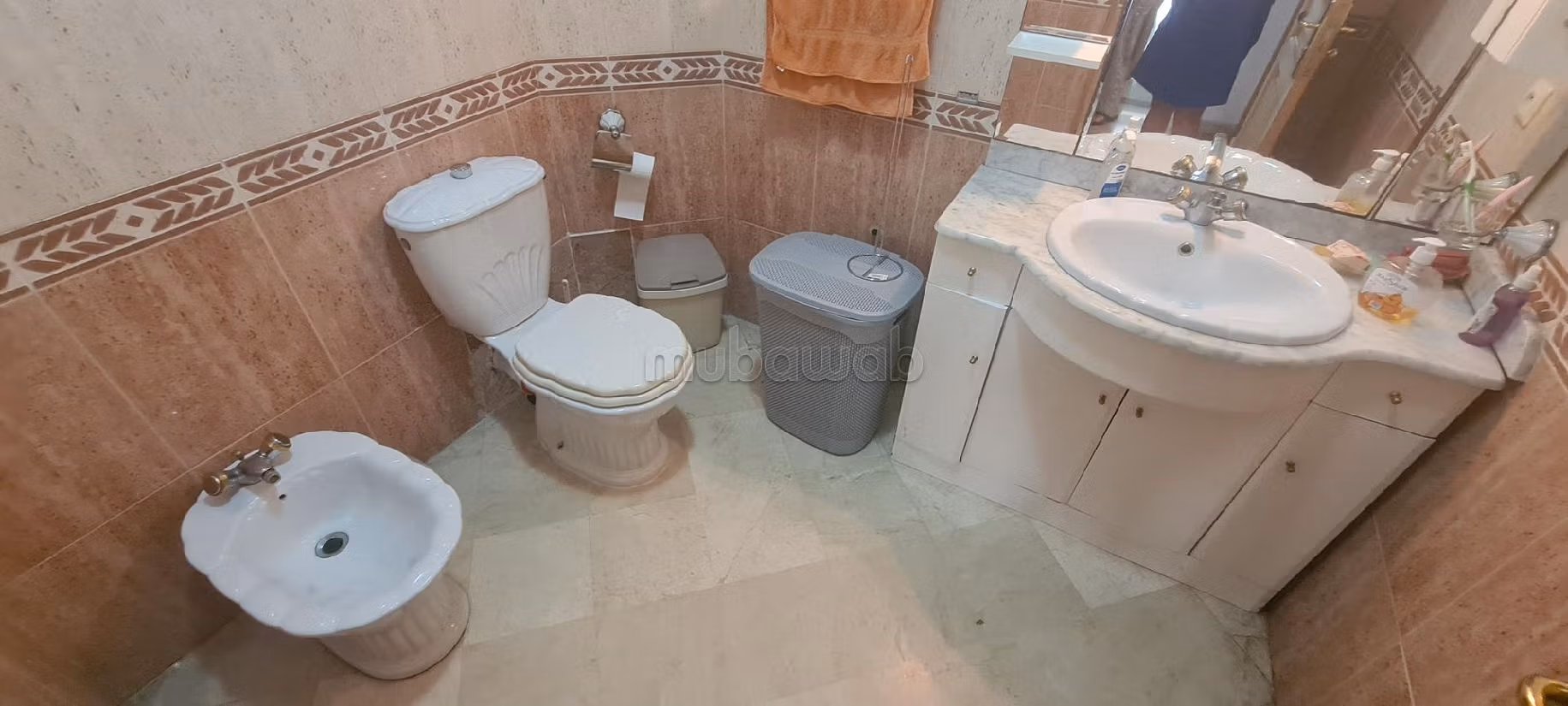 Apartment for sale in Racine. 3 lovely rooms. Traditional Moroccan living room, secured residence