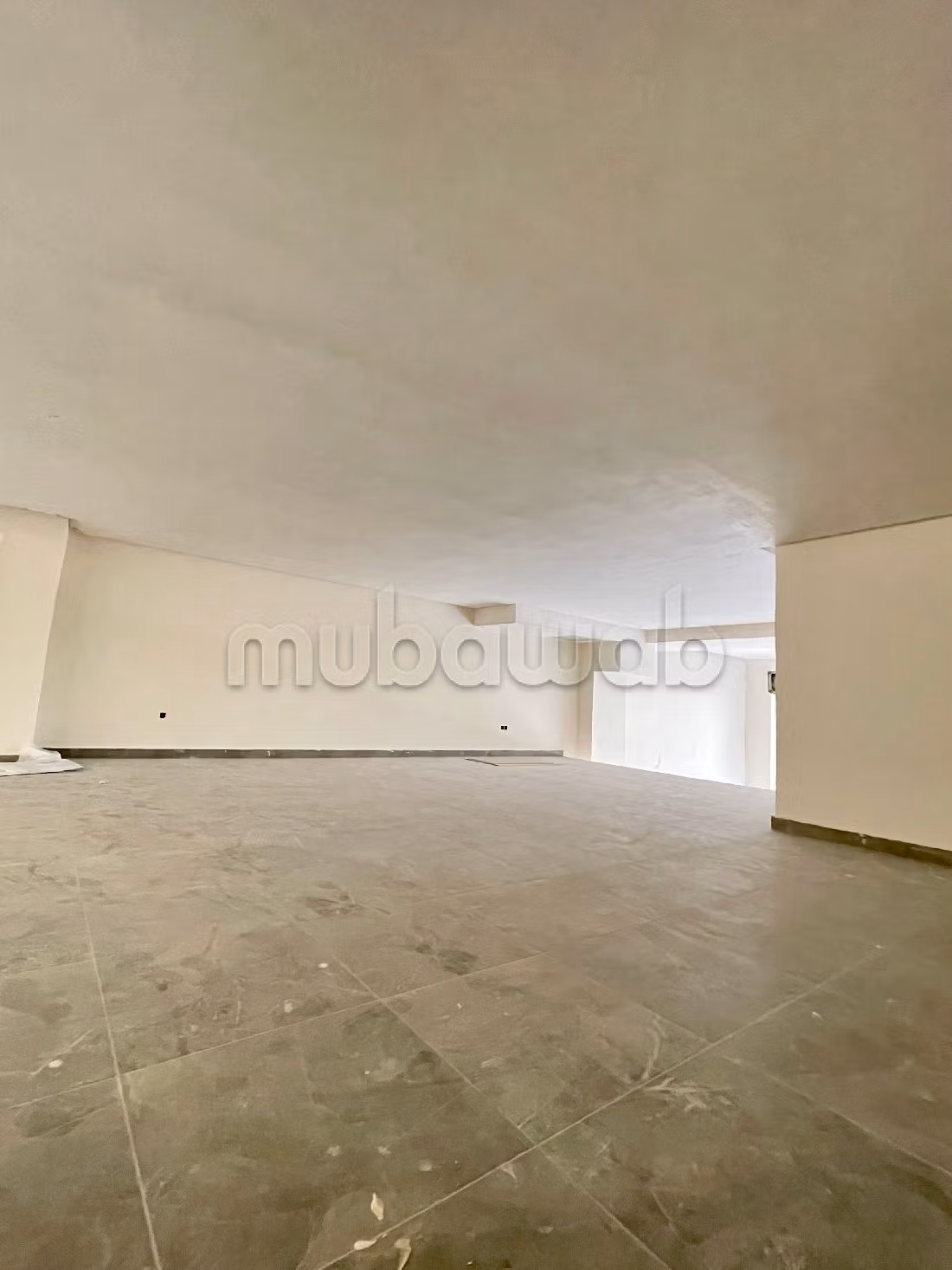 Offices & shops to rent in Palmier. Large area 141 m². Caretaker. 