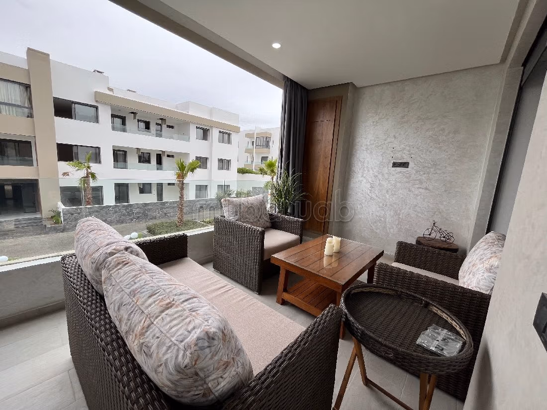 Se alquila este piso. 3 habitaciones. Armarios. 